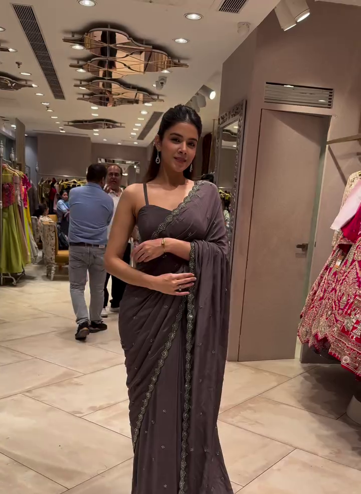 Designer Pre-Draped Saree Set with Stylish Blouse & Embroidered Coat – Bollywood Party Wear Elegance