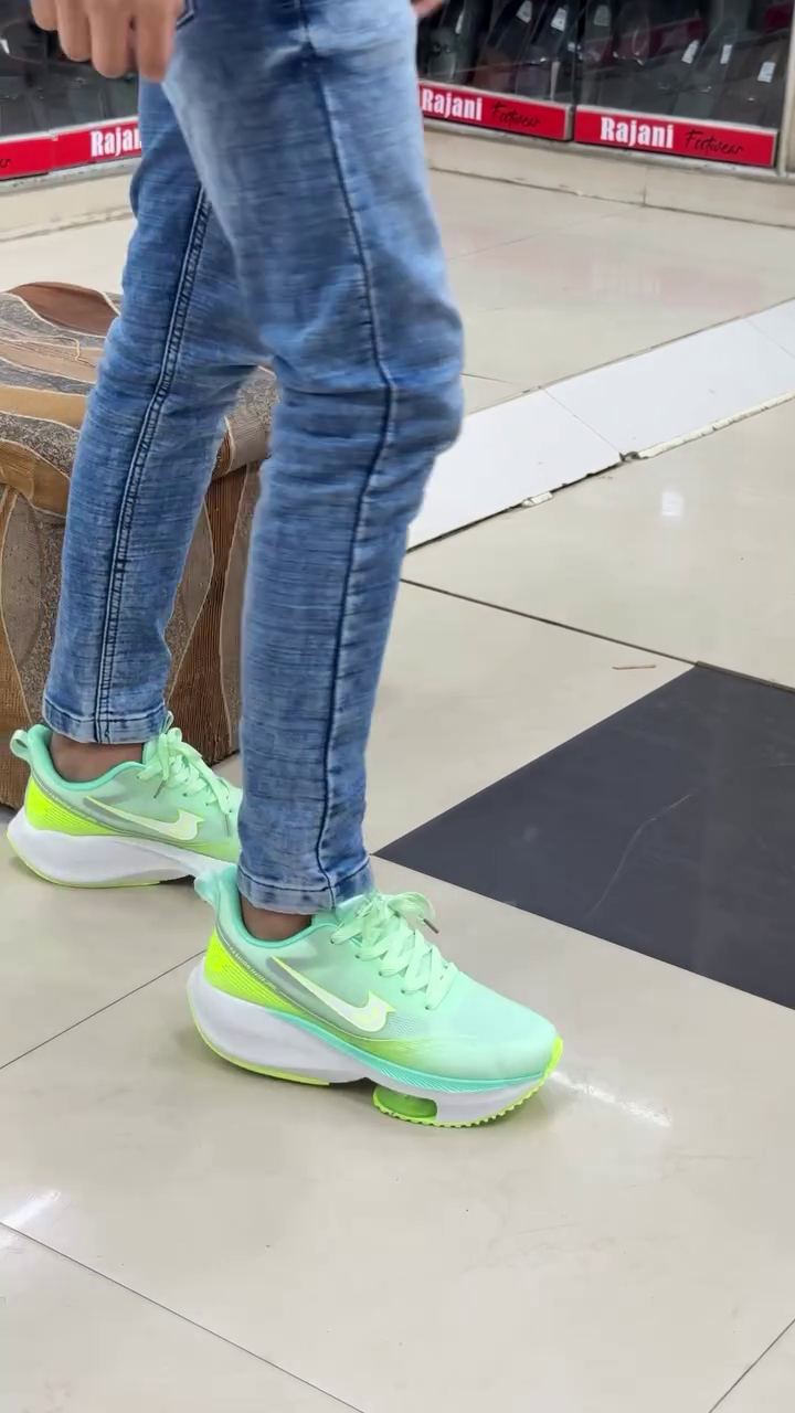 Nike ZoomX Invincible 3 Running Shoes – Light Green/Neon High-Performance Sneakers for Ultimate Comfort and Speed