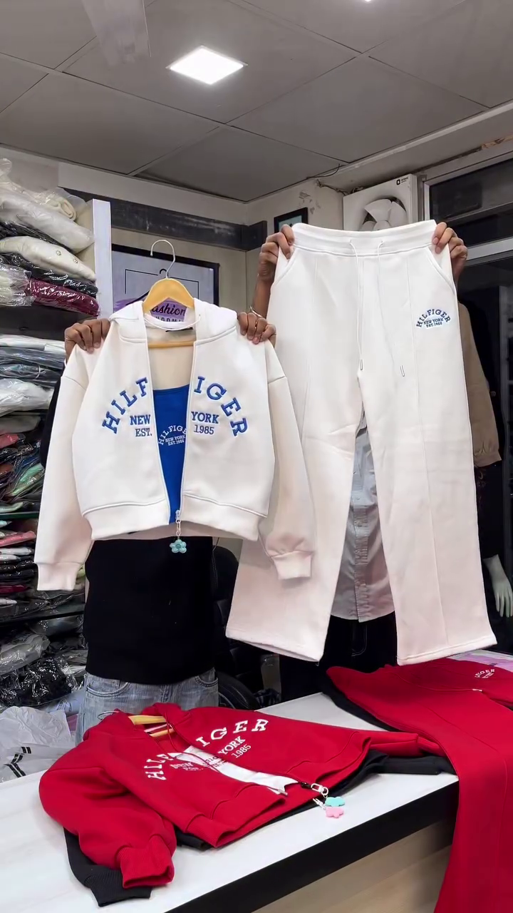 Tommy Hilfiger Girls Relaxed Fit Logo Tracksuit – Stylish Comfort and Iconic Branding for Everyday Wear