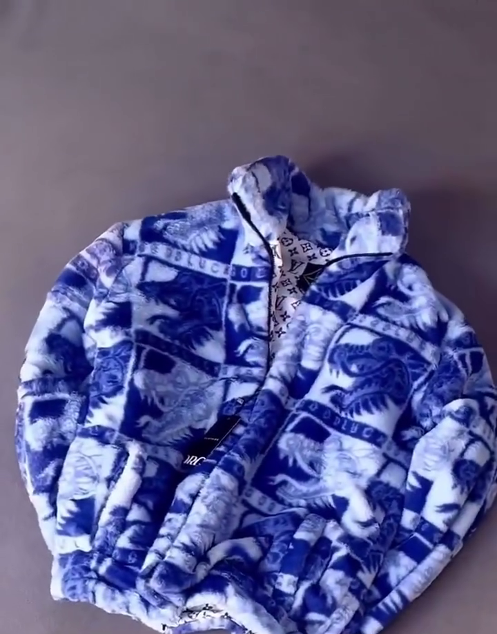 Blue and White Patterned Fleece Jacket – Cozy, Stylish, and Warm Outerwear for Everyday Wear