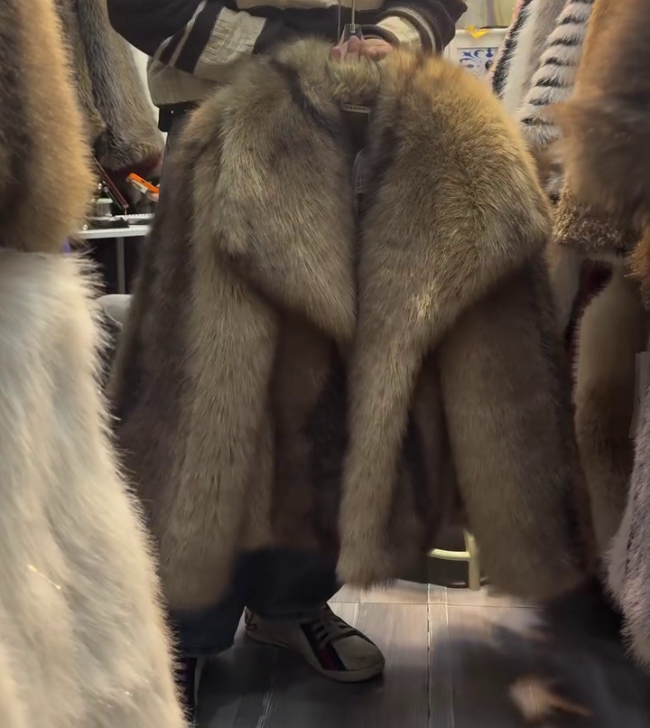 Men's Raccoon Fur Jacket – Oversized Real Fur Winter Coat with Luxurious Large Collar for Ultimate Warmth and Style